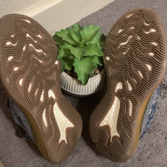Adidas Yeezy Boost 380 Covellite size 4.5 - Picture 6 of 7